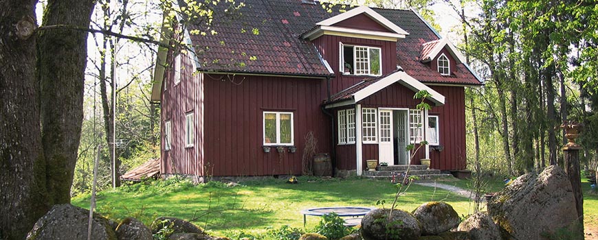 Mit Wetterschutzfarbe gestrichenes Haus